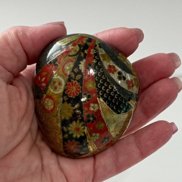 VTG Hand Painted Rock Nancy Miller 1996 Artist Signed Boho Floral Gold Black Red - Picture 2 of 12